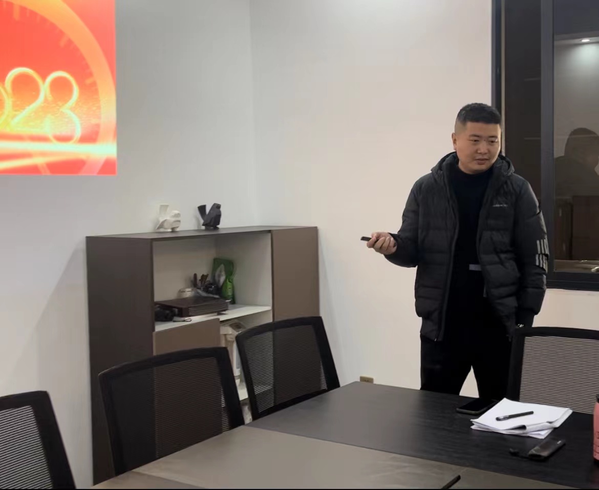 乘風(fēng)破浪開新局   奮楫楊帆行致遠(yuǎn)